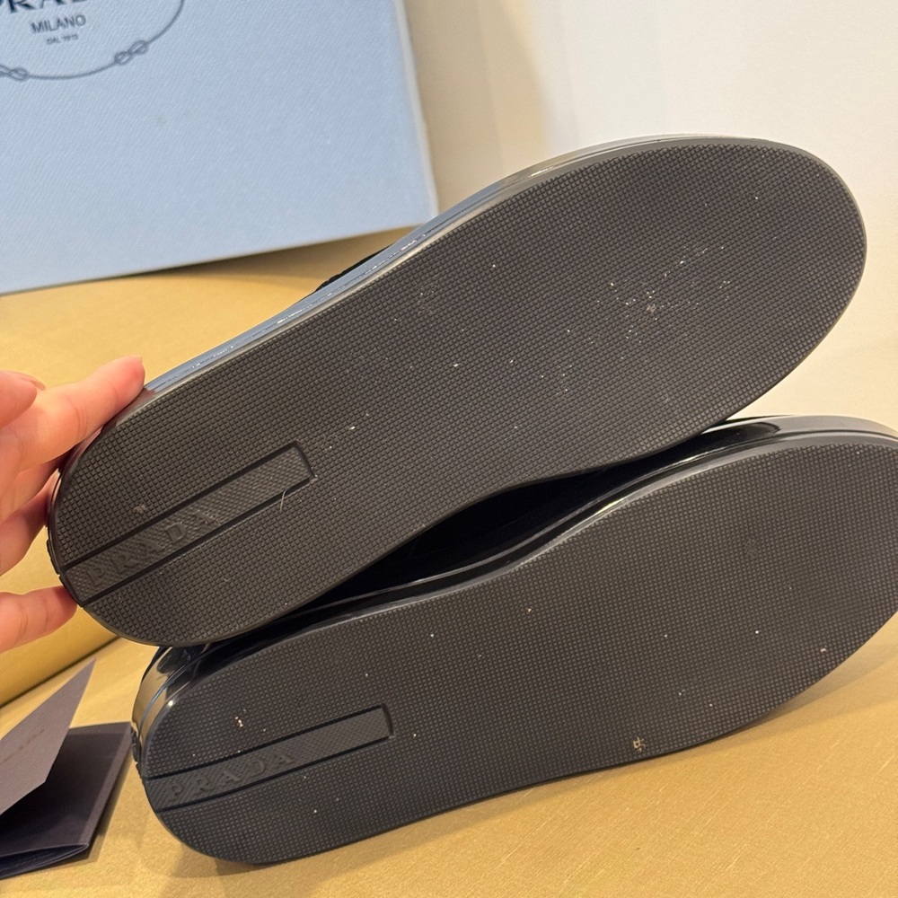 Prada 35MM Women's Velvet
Loafers size 38 1/2 - Picture 6 of 8
